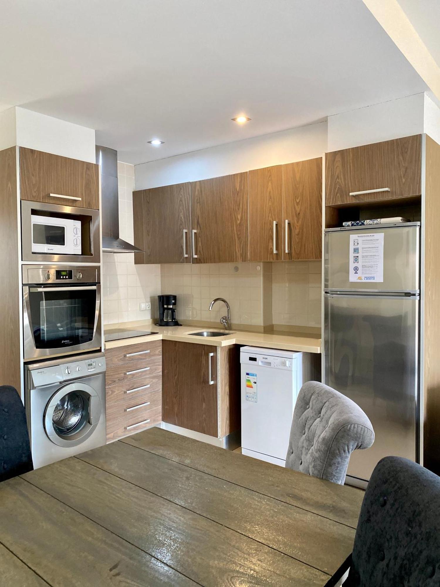 Apartamentos Carlton VyB Denia Bagian luar foto