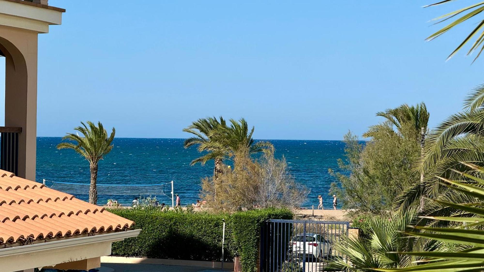 Apartamentos Carlton VyB Denia Bagian luar foto