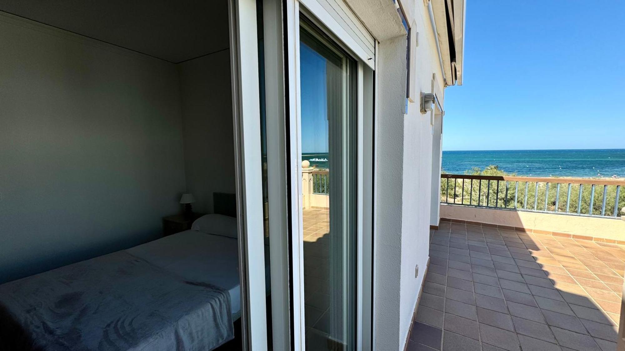 Apartamentos Carlton VyB Denia Bagian luar foto