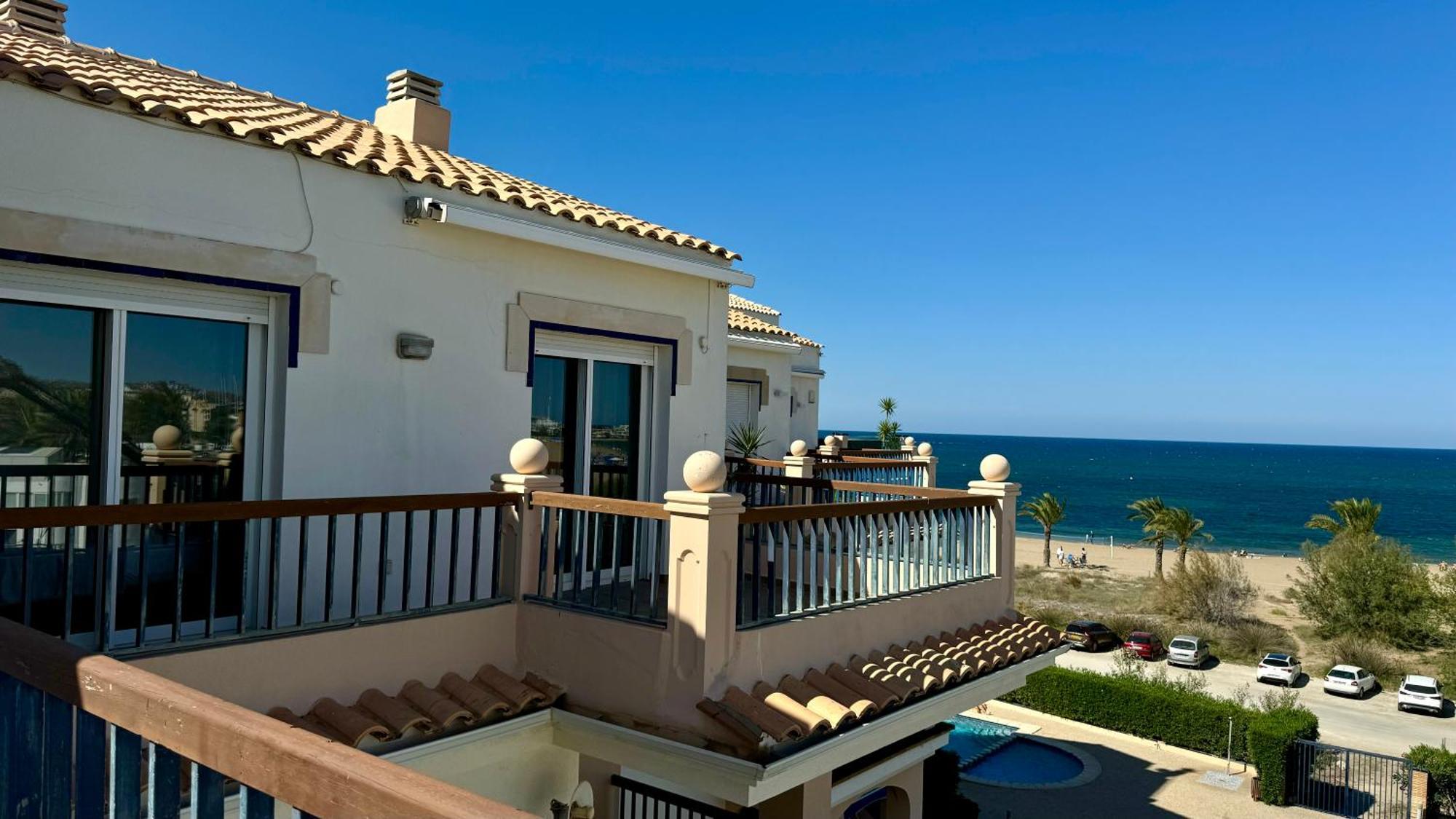 Apartamentos Carlton VyB Denia Bagian luar foto