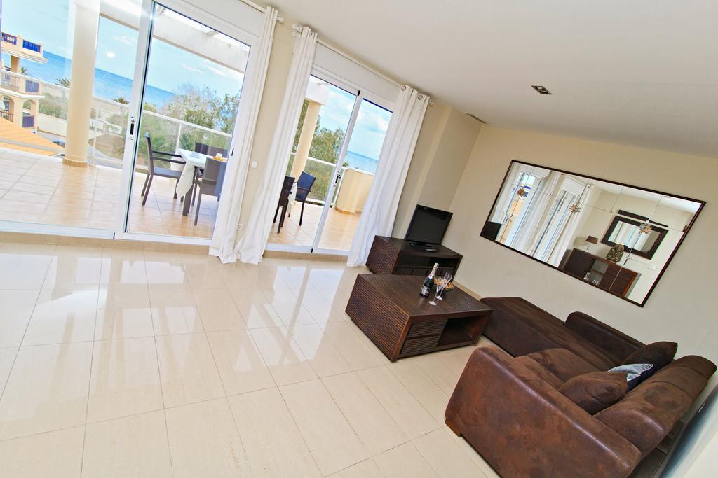 Apartamentos Carlton VyB Denia Bagian luar foto