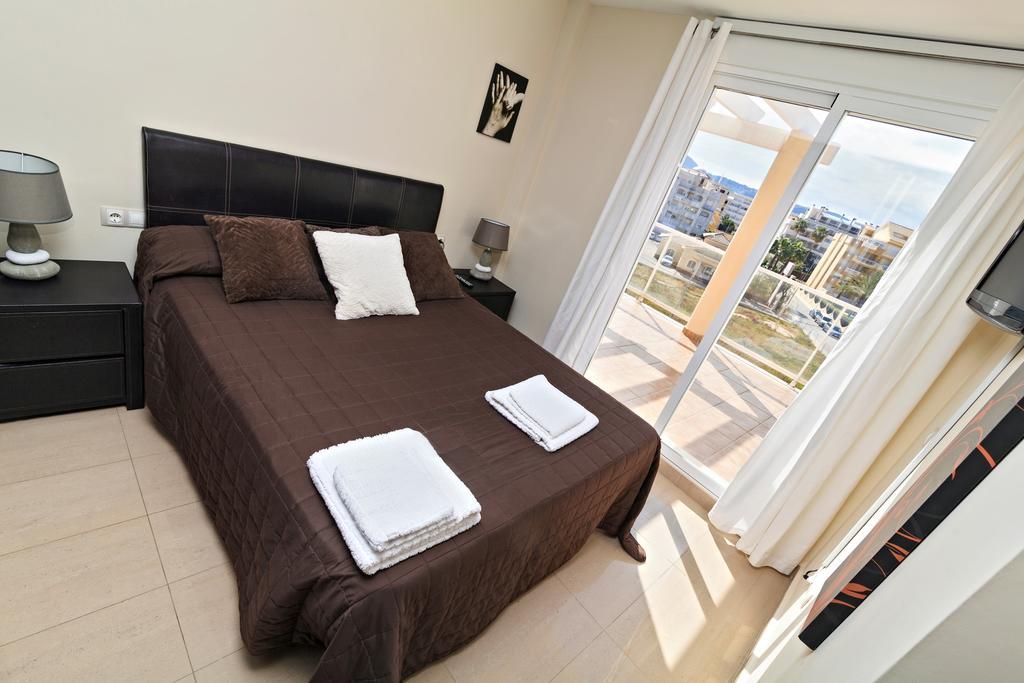 Apartamentos Carlton VyB Denia Bagian luar foto