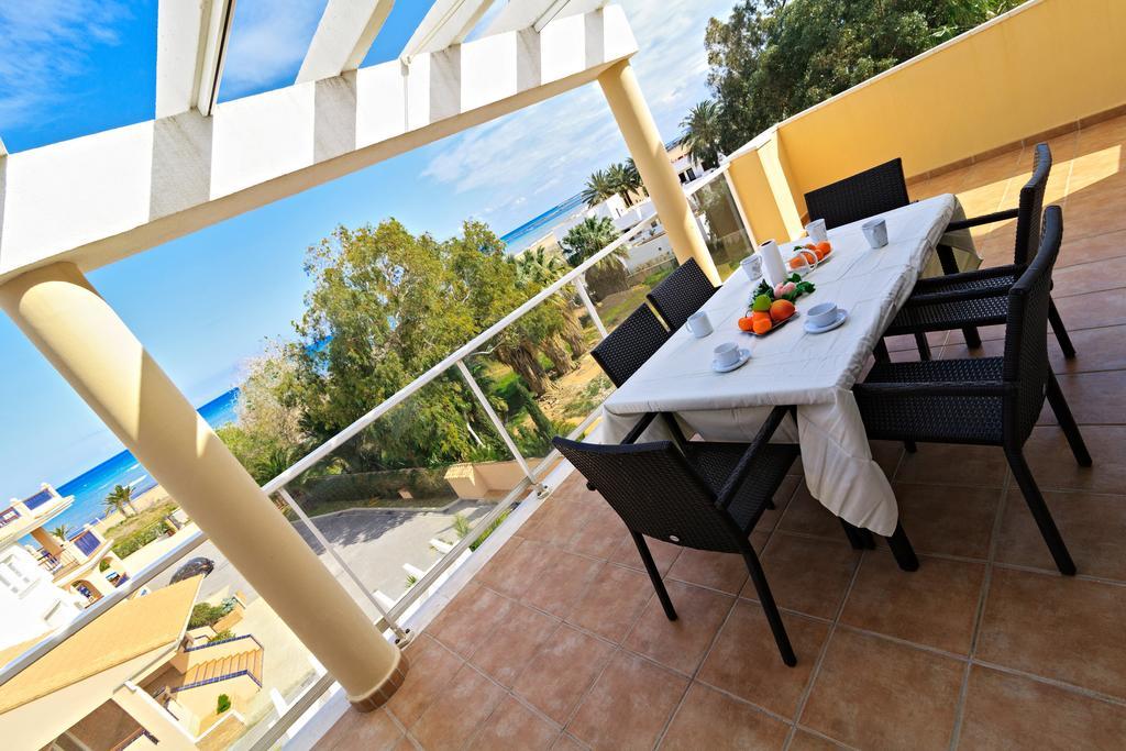 Apartamentos Carlton VyB Denia Bagian luar foto