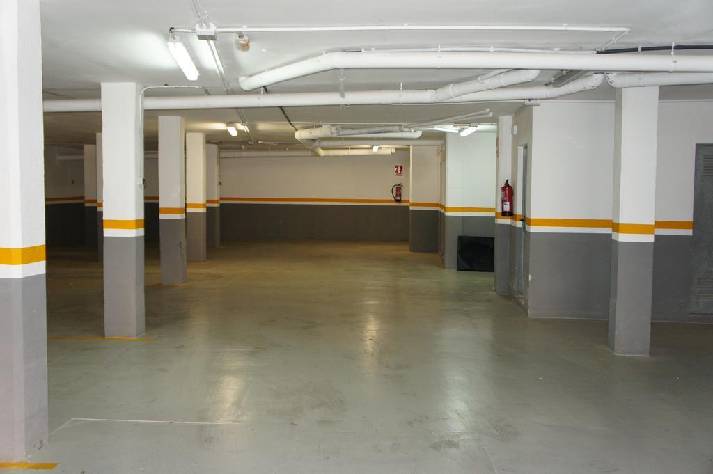 Apartamentos Carlton VyB Denia Bagian luar foto