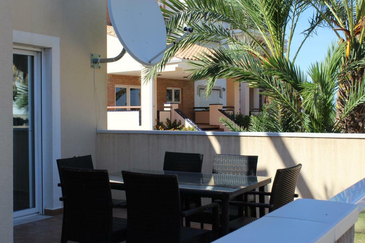 Apartamentos Carlton VyB Denia Bagian luar foto